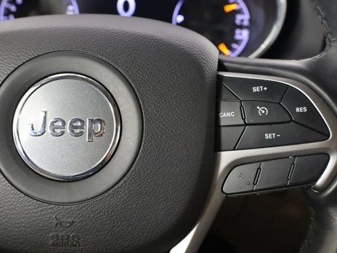 Used 2022 Jeep Grand Cherokee Laredo E RWD image 10