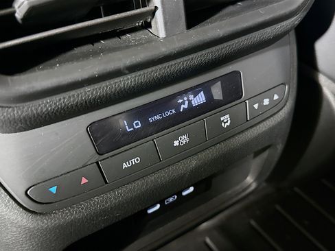 Used 2025 Honda Pilot EX-L image 29
