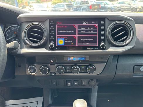 Used 2022 Toyota Tacoma TRD Sport AWD/4WD image 38