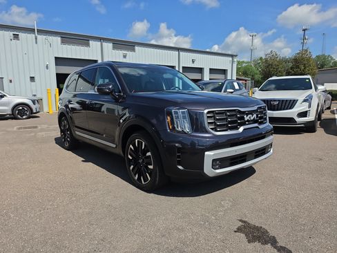 Certified 2025 Kia Telluride SX w/ SX Captain's Chair Package FWD image 2