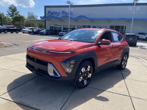 Used 2025 Hyundai Kona SEL FWD image 4