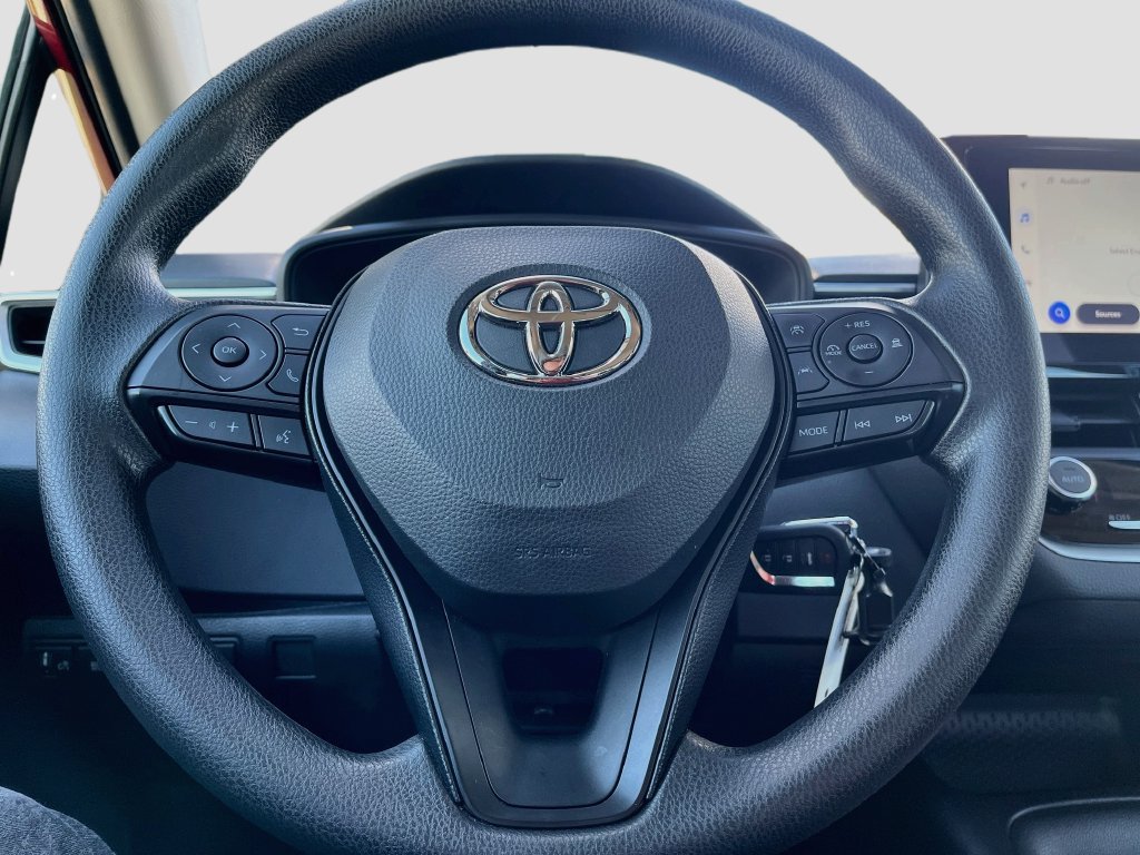 Used 2025 Toyota Corolla LE FWD image 11