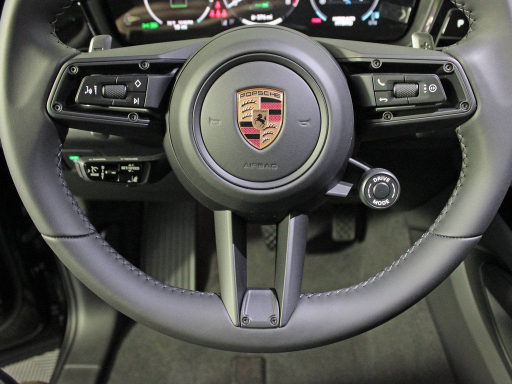 Certified 2026 Porsche Cayenne E-Hybrid Coupe AWD/4WD image 24