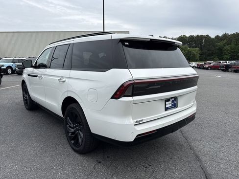 Used 2025 Lincoln Navigator Reserve w/ Jet Appearance Package AWD/4WD image 5
