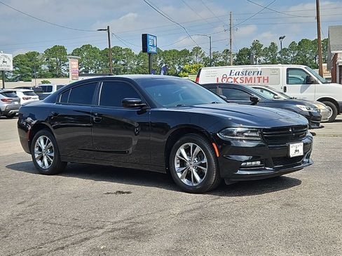 Used 2020 Dodge Charger SXT AWD/4WD image 1