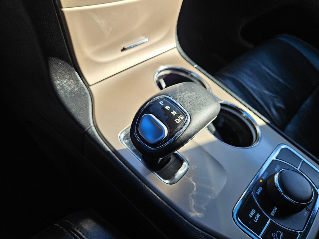 Used 2015 Jeep Grand Cherokee Limited w/ Luxury Group II AWD/4WD image 25
