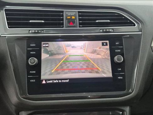 Used 2022 Volkswagen Tiguan SE FWD image 14
