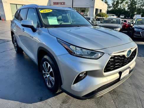 Used 2020 Toyota Highlander XLE AWD/4WD image 7