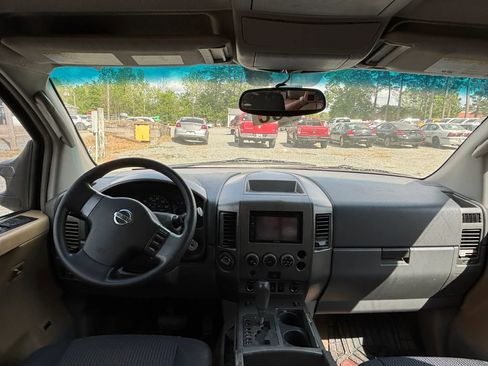 Used 2004 Nissan Titan LE w/ (Tow) Big Tow Pkg image 11