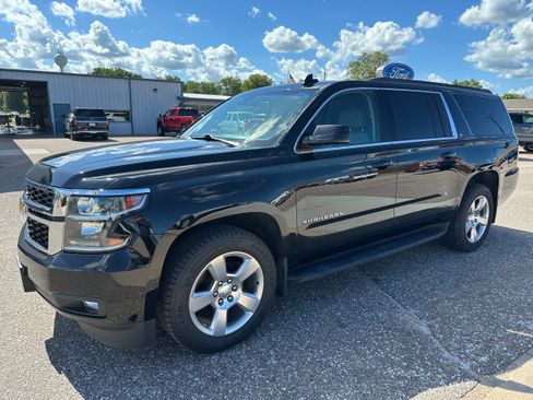 Used 2020 Chevrolet Suburban LT w/ Luxury Package AWD/4WD image 1