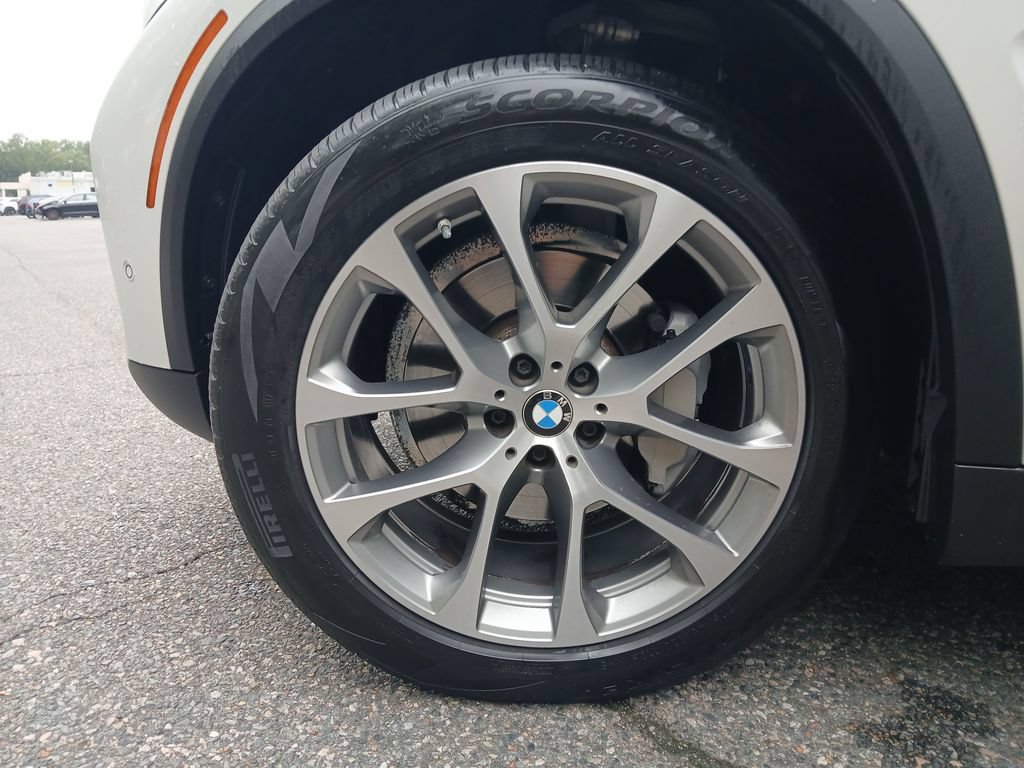 Used 2023 BMW X5 xDrive40i w/ Executive Package AWD/4WD image 55