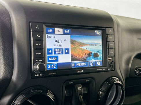 Used 2012 Jeep Wrangler Altitude image 12