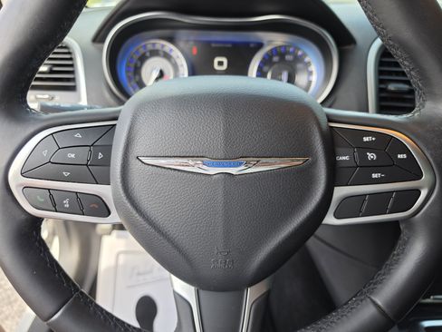 Used 2018 Chrysler 300 Touring w/ Sport Appearance Package RWD image 32