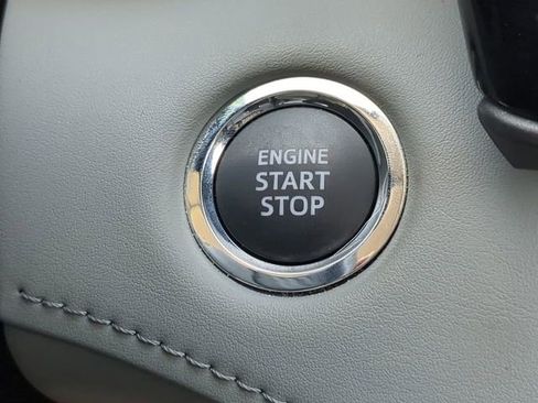 Used 2023 Toyota Highlander XLE image 28