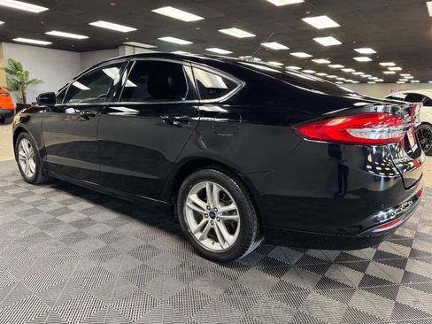 Used 2018 Ford Fusion SE w/ Fusion SE Technology Package image 9