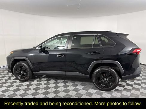 Used 2021 Toyota RAV4 XLE AWD/4WD image 7