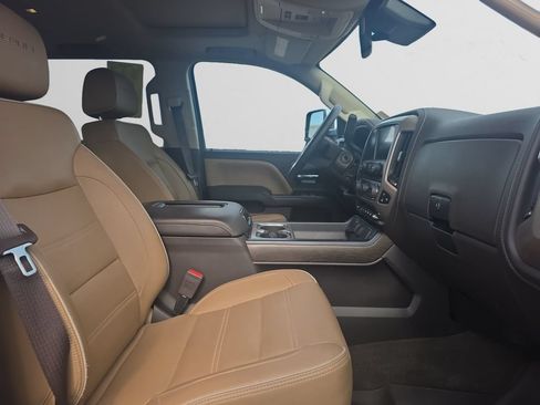 Used 2017 GMC Sierra 2500 Denali w/ Duramax Plus Package AWD/4WD image 17