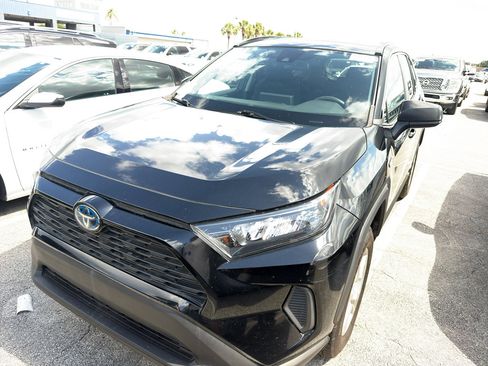 Used 2021 Toyota RAV4 LE AWD/4WD image 2