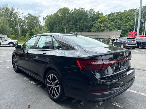 Used 2025 Volkswagen Jetta SE FWD image 6