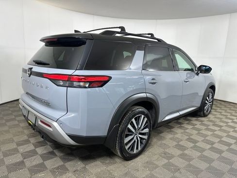 Used 2022 Nissan Pathfinder Platinum image 3