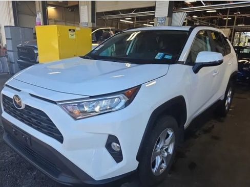 Used 2020 Toyota RAV4 XLE w/ Convenience Package AWD/4WD image 1