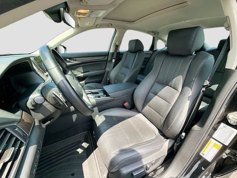 Used 2019 Honda Accord Touring image 11
