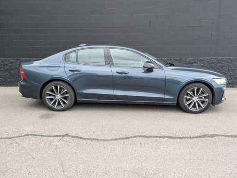Used 2022 Volvo S60 B5 Momentum FWD image 4