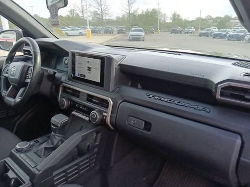 Used 2024 Toyota Tacoma SR AWD/4WD image 32