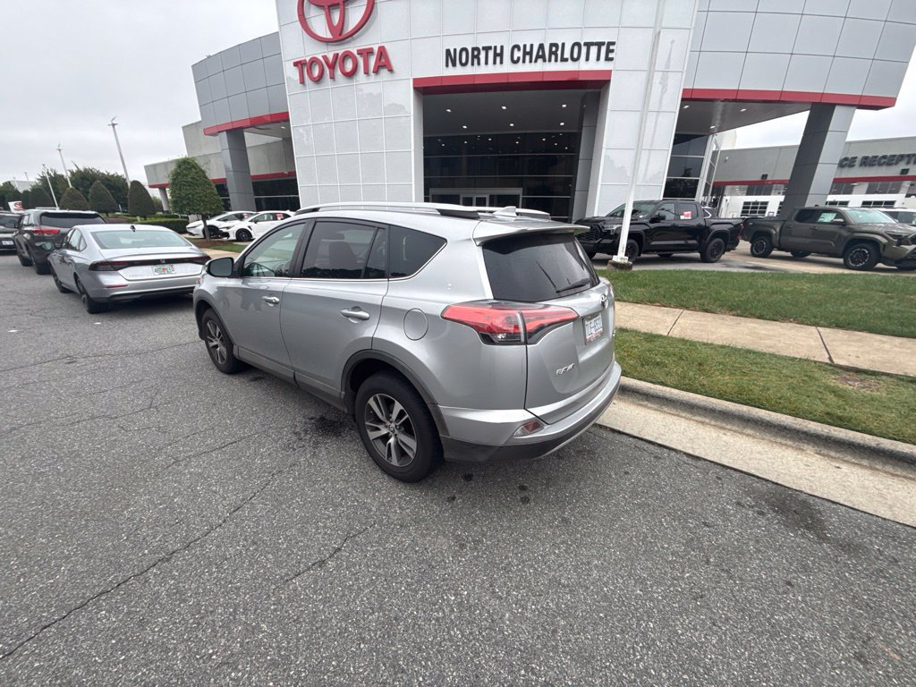 Used 2018 Toyota RAV4 XLE FWD image 9