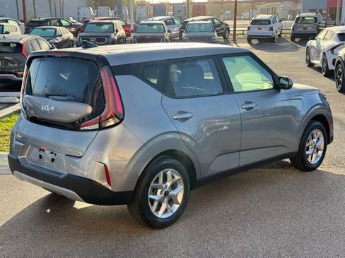 Certified 2025 Kia Soul LX image 5