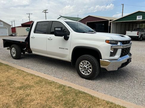 Used 2022 Chevrolet Silverado 2500 LT w/ Convenience Package AWD/4WD image 2