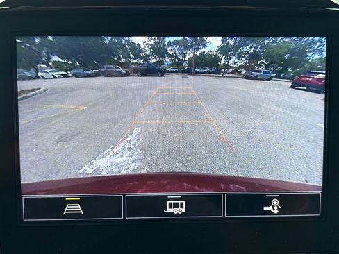 Used 2022 Chevrolet Traverse LT FWD image 23
