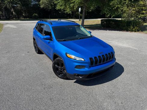 Used 2018 Jeep Cherokee Latitude w/ Altitude Package FWD image 39