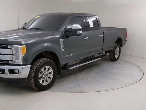 Used 2017 Ford F350 Lariat w/ Chrome Package image 21