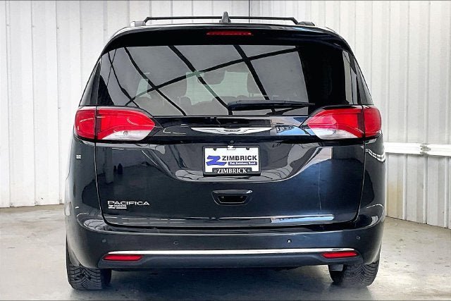 Used 2019 Chrysler Pacifica Touring-L Plus w/ Advanced Safetytec Group FWD image 4
