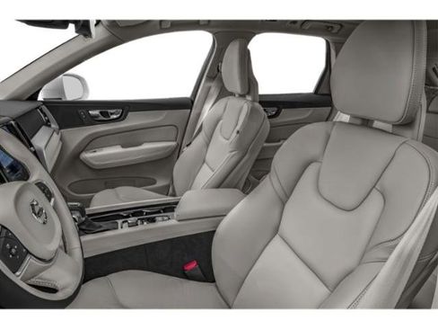 Used 2018 Volvo XC60 T5 Momentum w/ Vision Package AWD/4WD image 7