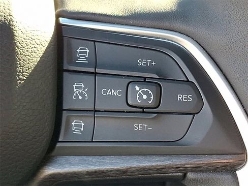 Used 2024 Jeep Grand Cherokee L Limited w/ Luxury Tech Group II image 24