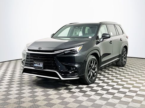 New 2026 Lexus TX 500h AWD image 3