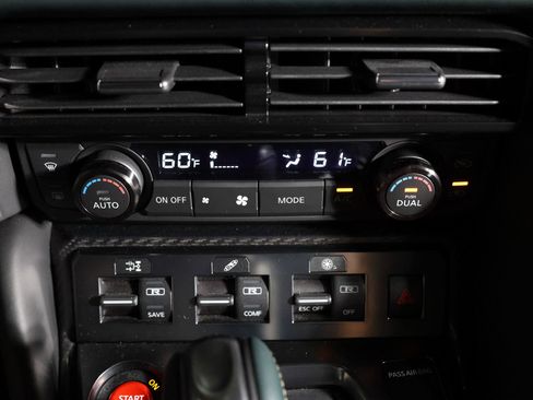 Used 2021 Nissan GT-R Premium AWD/4WD image 40