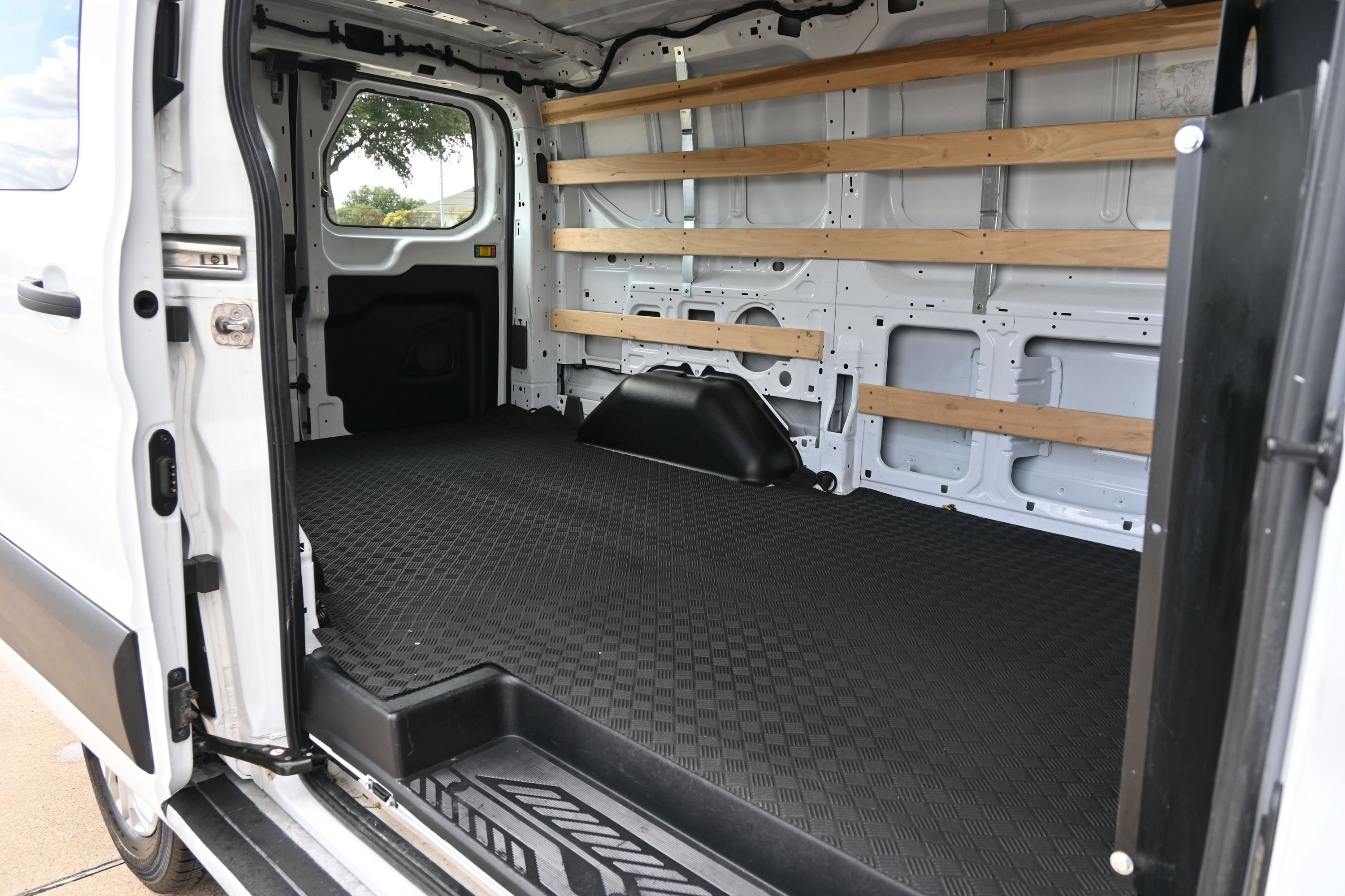 Used 2025 Ford Transit 250 Low Roof w/ Exterior Upgrade Package RWD image 29