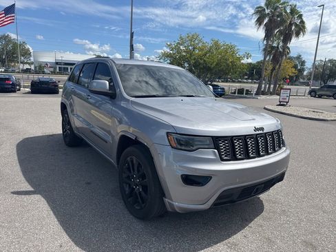 Used 2020 Jeep Grand Cherokee Altitude image 5