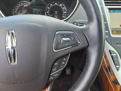 Used 2017 Lincoln MKX Reserve w/ Driver Assistance Package AWD/4WD image 19