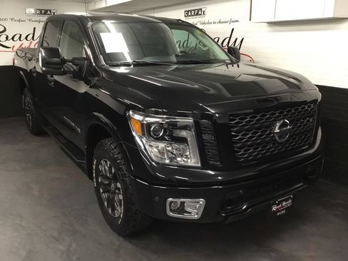 Used 2019 Nissan Titan PRO-4X w/ Pro-4x Convenience Package AWD/4WD image 2