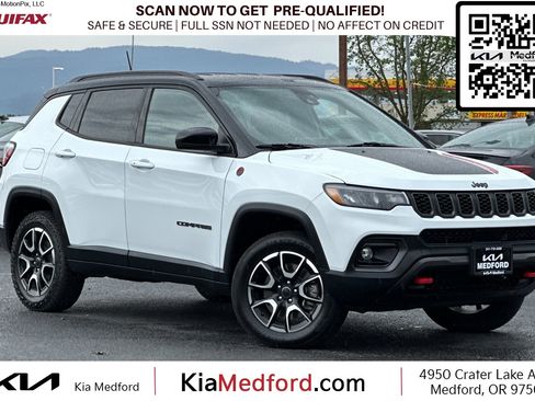 Used 2025 Jeep Compass Trailhawk AWD/4WD image 1