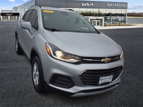 Used 2019 Chevrolet Trax LT w/ LT Convenience Package image 9