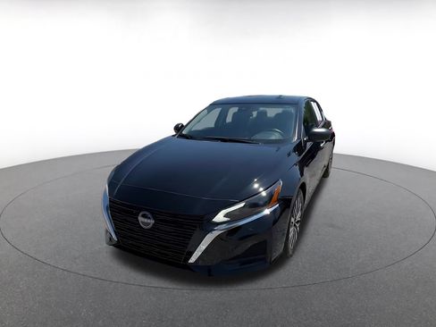Used 2025 Nissan Altima 2.5 SV FWD image 6