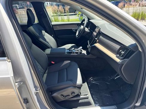 Certified 2025 Volvo XC90 B6 Plus AWD/4WD image 15
