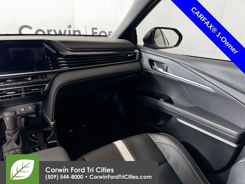 Used 2025 Toyota Camry SE image 27