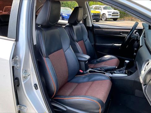 Used 2019 Toyota Corolla SE image 9