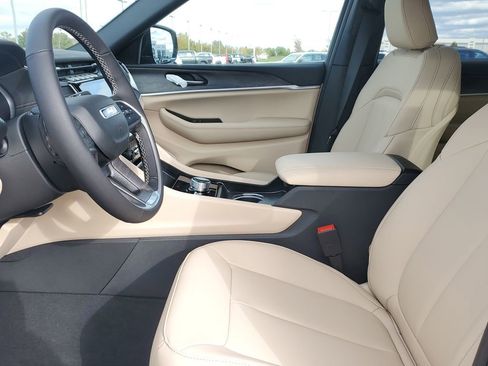 New 2025 Jeep Grand Cherokee L Limited w/ Black Appearance Package image 20